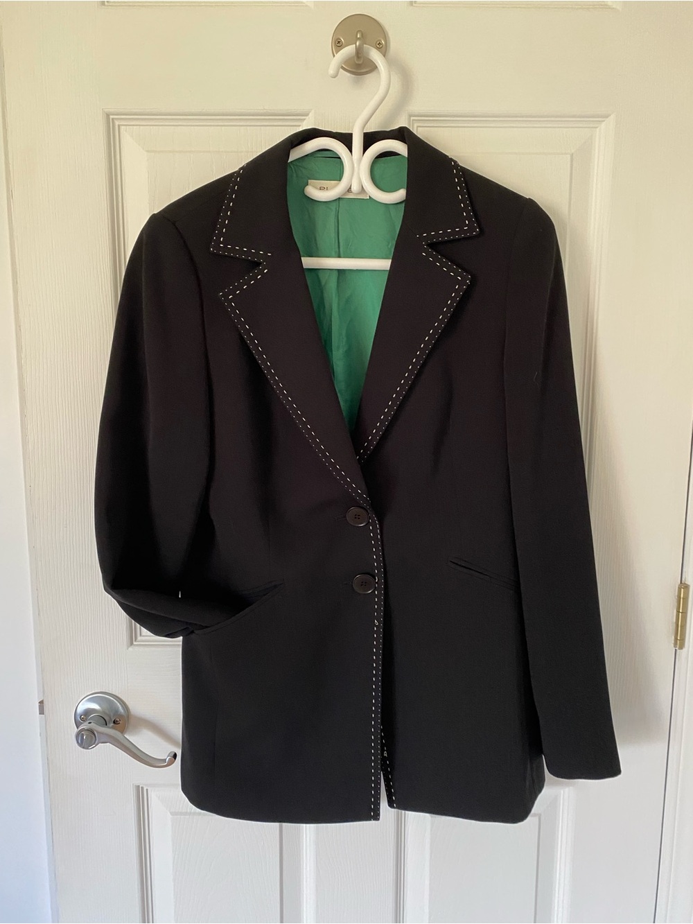 Vintage Black Women's Tailored Blazer with Green Lining and Cuff Detail - Picture 3 of 14